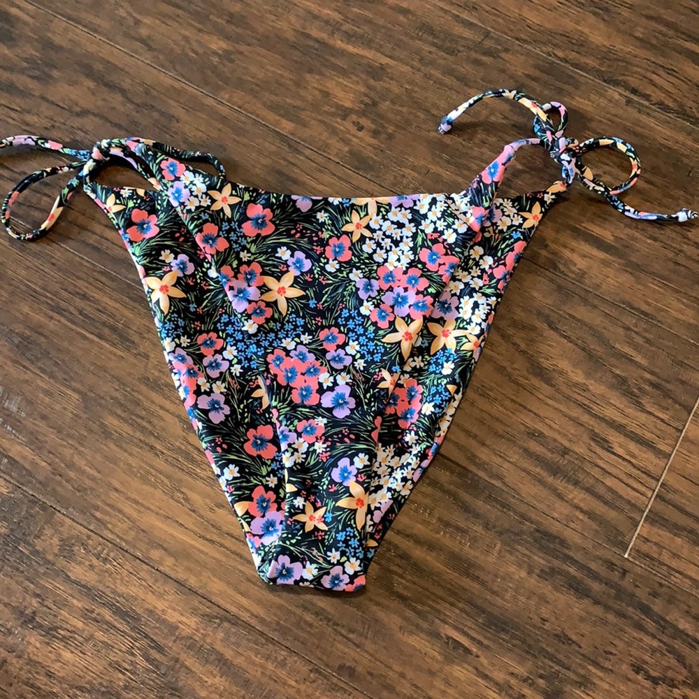 NWOT Skatie Vera Idyllwood Bottom Medium